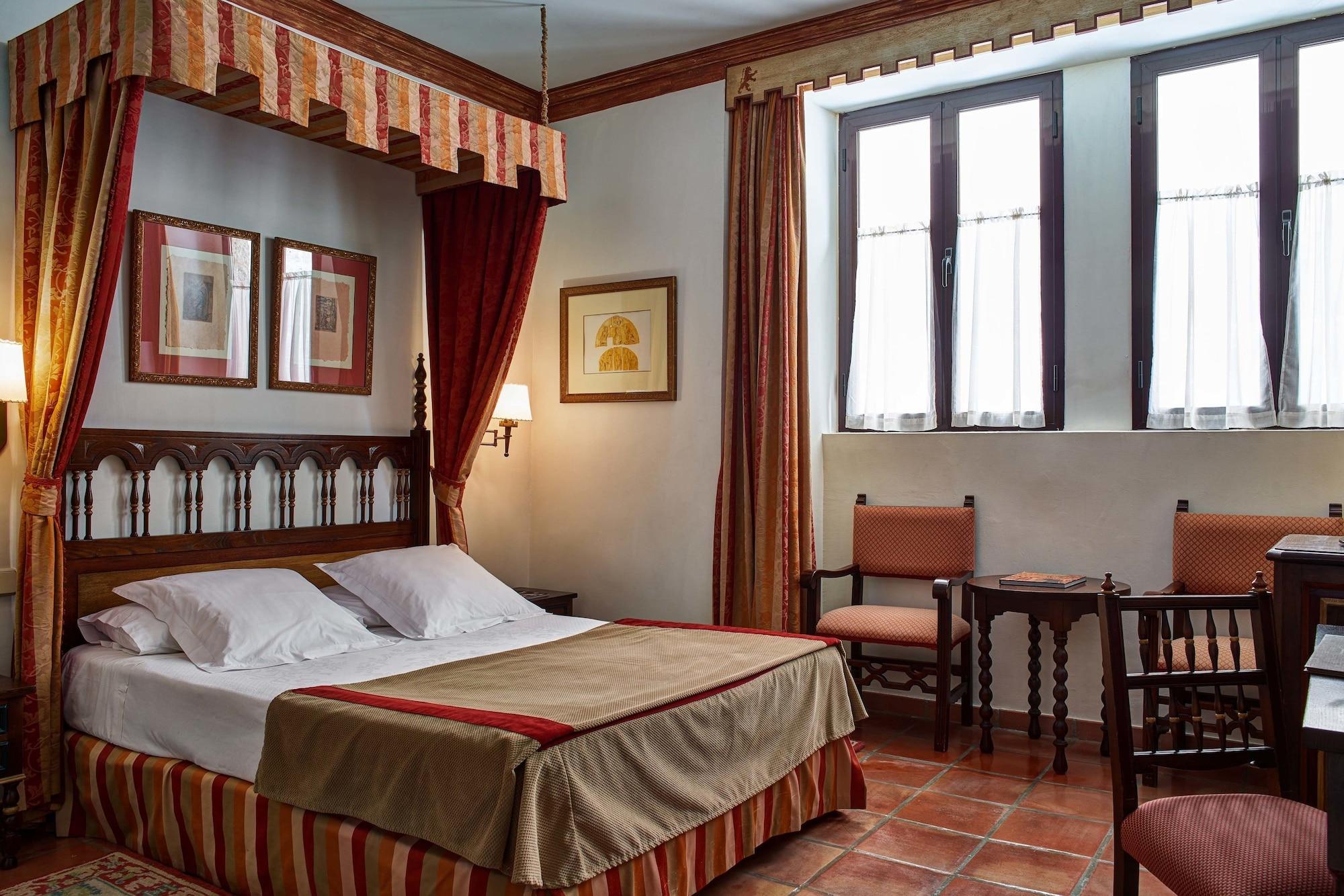 Parador De Ciudad-Rodrigo Esterno foto