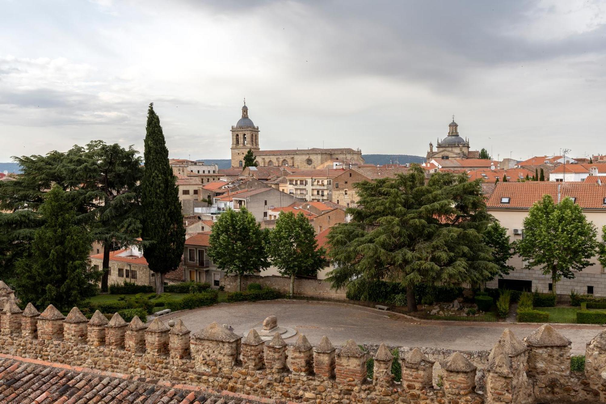Parador De Ciudad-Rodrigo Esterno foto