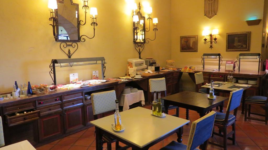 Parador De Ciudad-Rodrigo Esterno foto