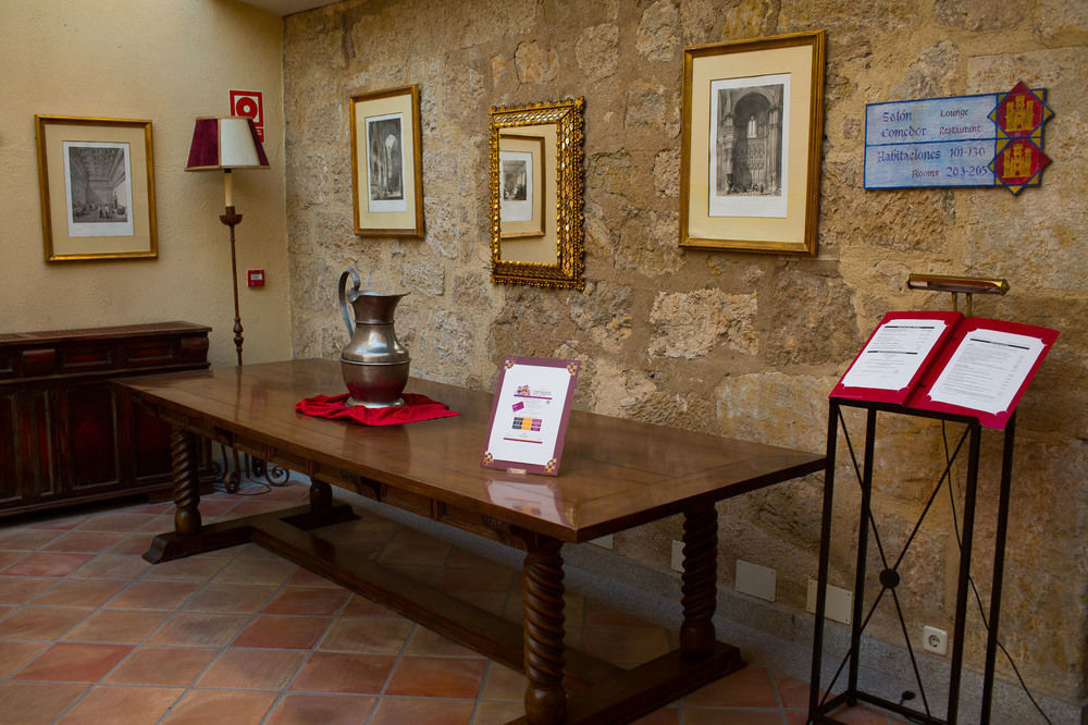 Parador De Ciudad-Rodrigo Esterno foto