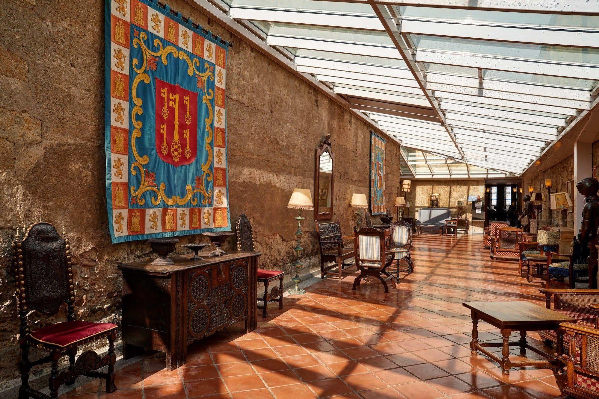 Parador De Ciudad-Rodrigo Esterno foto