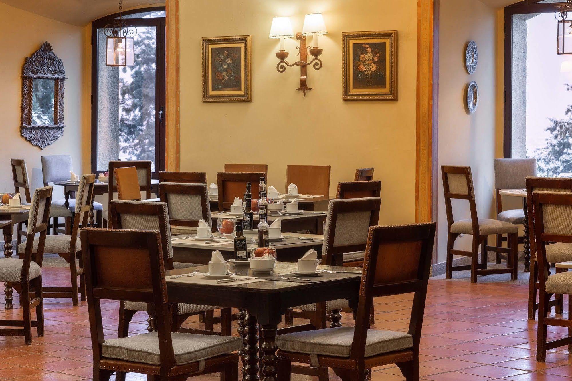 Parador De Ciudad-Rodrigo Esterno foto