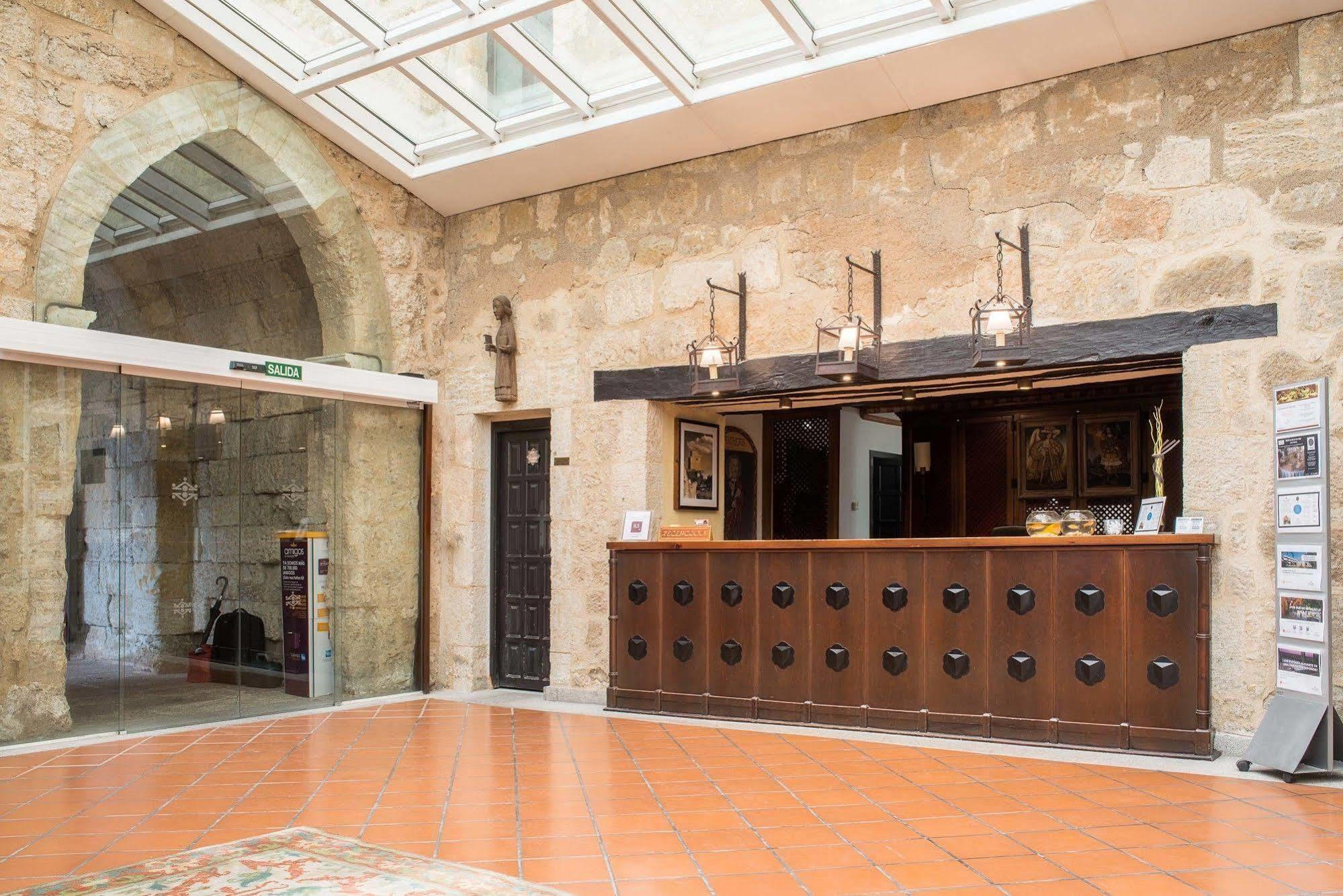 Parador De Ciudad-Rodrigo Esterno foto