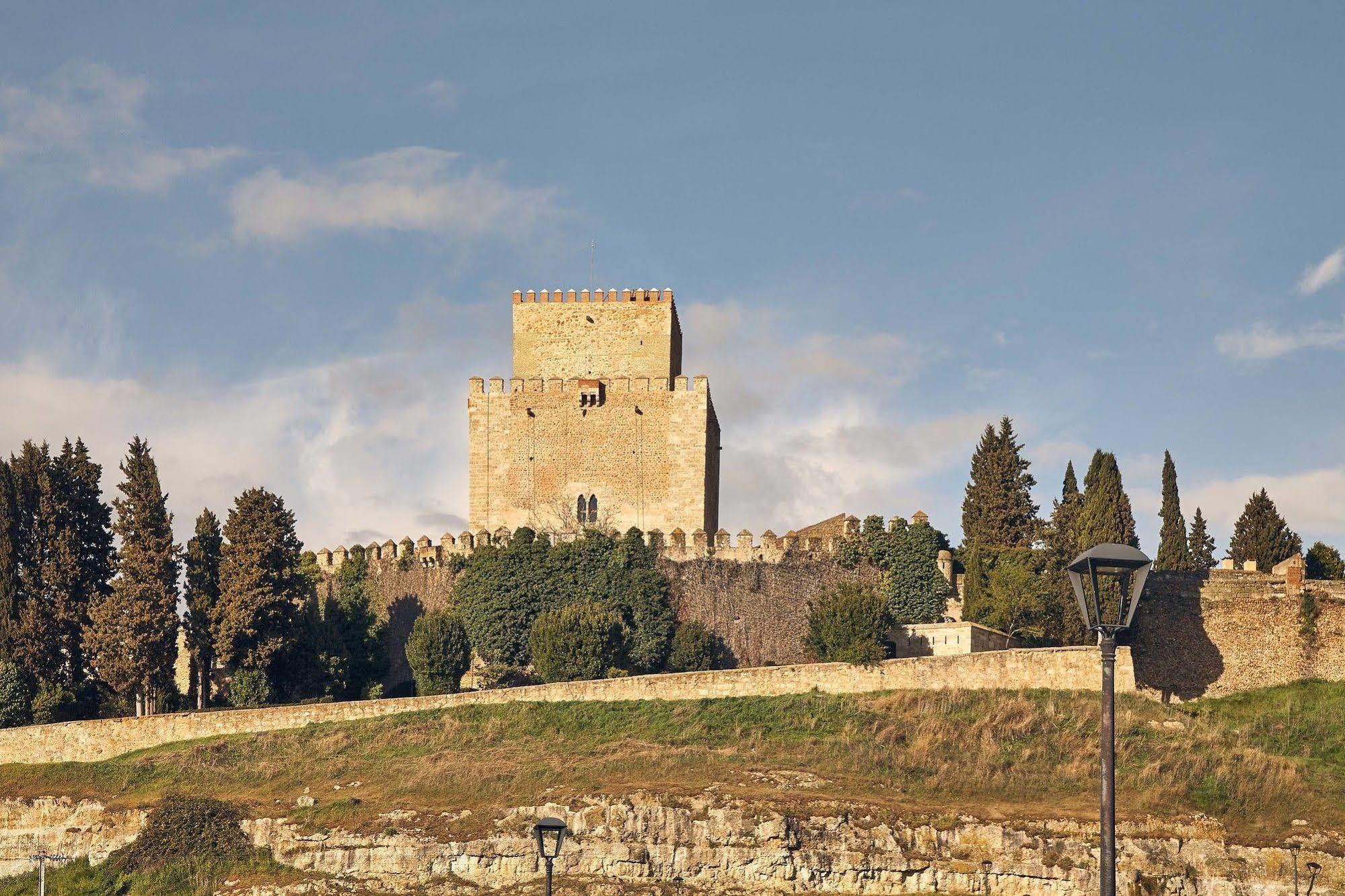 Parador De Ciudad-Rodrigo Esterno foto
