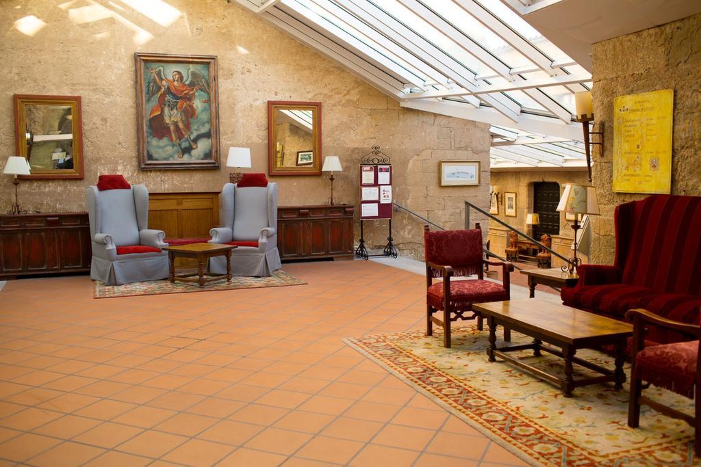 Parador De Ciudad-Rodrigo Esterno foto